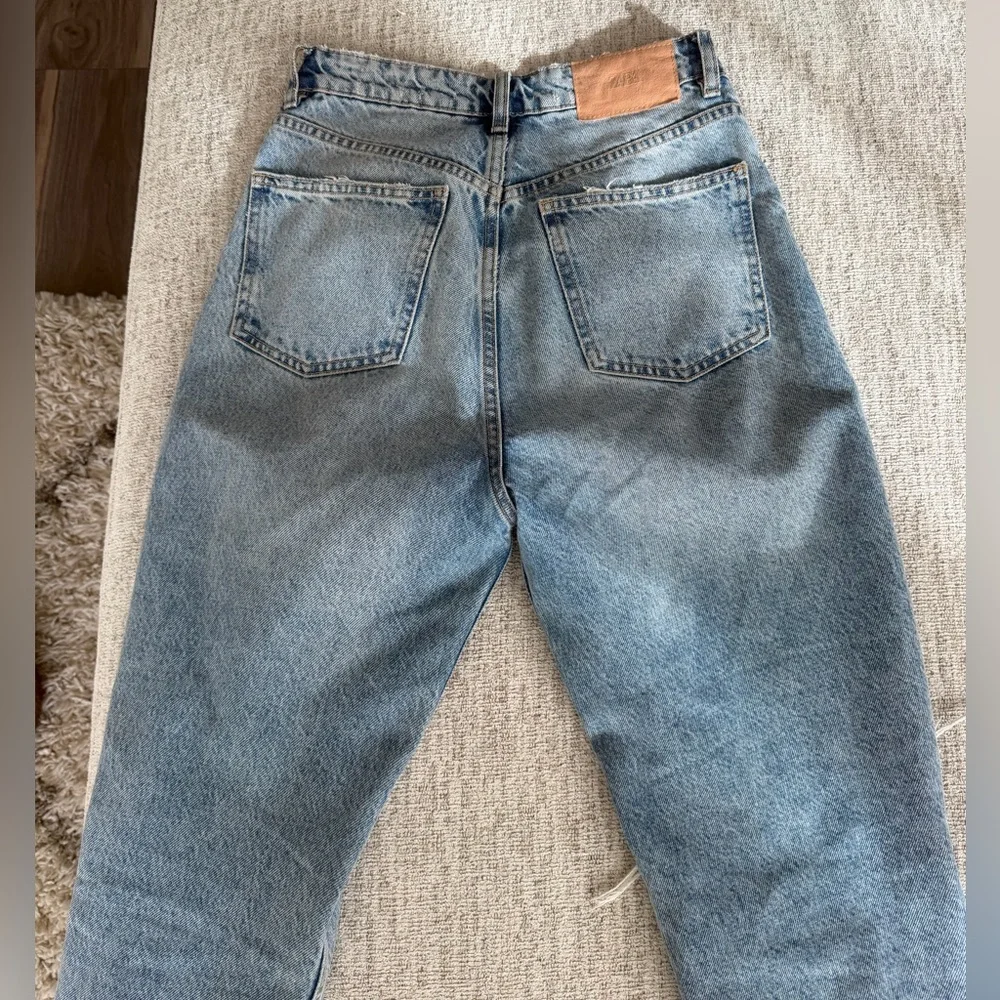 Zara - Distressed Denim Jeans - Picture 5 of 7